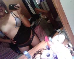 Sweet latino teen sexting 24/32