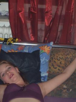 Girlfriend - tied to bed (59 pics)