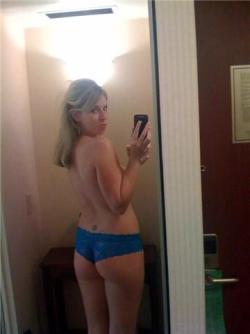 Milf selfpics 3/6