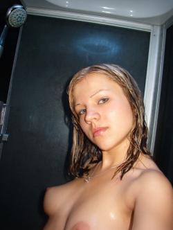 Hot blonde masturbates in the shower(38 pics)