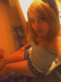 Blonde teen sexting 8/16