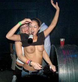 Girls under alcohol influence !(61 pics)