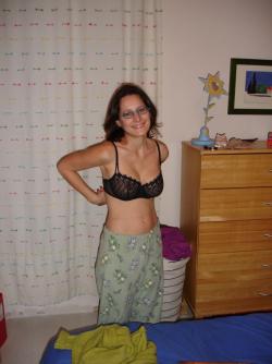 Pregnant milf with glassesposing  41/84