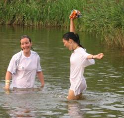 Funny girls on lake in wet shirts 7/33