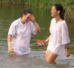 Funny girls on lake in wet shirts 15/33