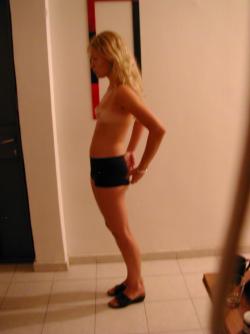 Blonde amateur posing  24/35