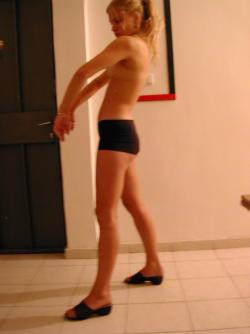 Blonde amateur posing  30/35