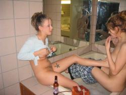 Pikotop - lesbians shaving in bathtub  3/40