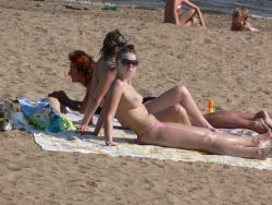 Spying on topless russian beach hottie (un)aware   30/32