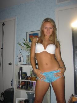 Private pics of a blonde slut girl 31/50