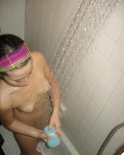 Sexy girl  shaving in the shower  6/33