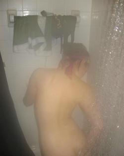Sexy girl  shaving in the shower  9/33