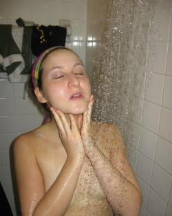 Sexy girl  shaving in the shower  15/33