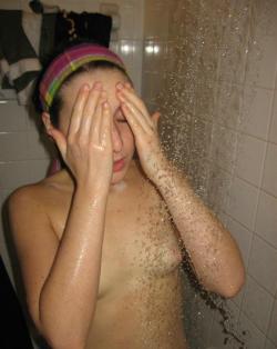 Sexy girl  shaving in the shower  16/33