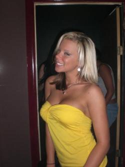 Hot blonde girlfriend 4/77