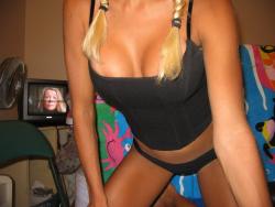 Sexy hot blonde webcutie 32/88