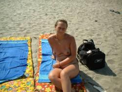 A good nudist beach makes me horny  27/50