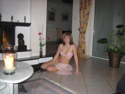 Girlfriend pose in underwear at home 17/52