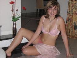 Girlfriend pose in underwear at home 19/52