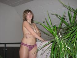 Girlfriend pose in underwear at home 22/52