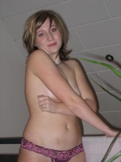 Girlfriend pose in underwear at home 23/52