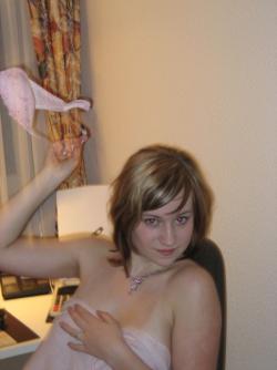 Girlfriend pose in underwear at home 37/52