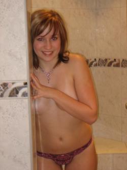 Girlfriend pose in underwear at home 43/52