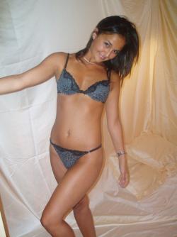 Hot girlfriend pose in underwear 5/86