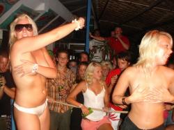 Pikotop - hot naked girls at party 3/197