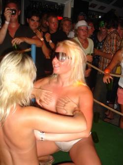 Pikotop - hot naked girls at party 4/197