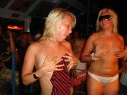 Pikotop - hot naked girls at party 11/197
