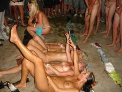 Pikotop - hot naked girls at party 39/197