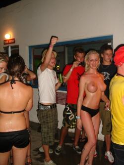 Pikotop - hot naked girls at party 105/197
