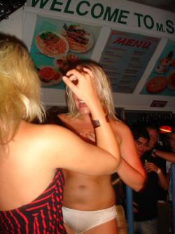 Pikotop - hot naked girls at party 192/197