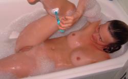 Amateur teen babe shaving in bathtub 2/9