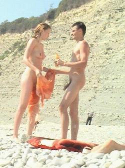 Nudist couples in public 13/15