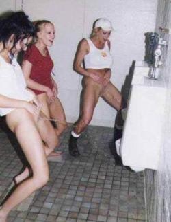 Groups of girls pissing in public - peeing on curb(12 pics)