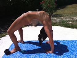 Summer naked yoga on garden 3/9