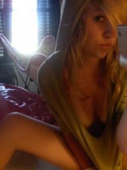 Young blonde selfshots 44/150