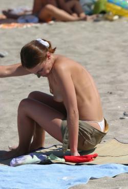 Topless teen getting changed on the beach 18/25