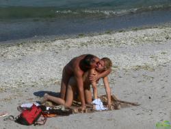 Pikotop - couple caught fucking on the beach 2/10