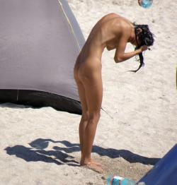 Hot romanian girl naked at the beach 2/17
