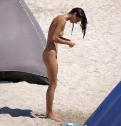 Hot romanian girl naked at the beach 5/17