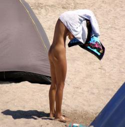 Hot romanian girl naked at the beach 6/17