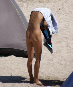Hot romanian girl naked at the beach 7/17
