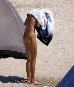 Hot romanian girl naked at the beach 8/17