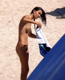 Hot romanian girl naked at the beach 9/17