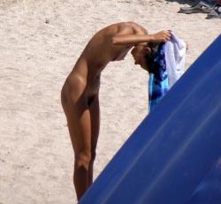 Hot romanian girl naked at the beach 11/17