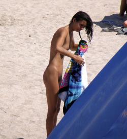Hot romanian girl naked at the beach 10/17