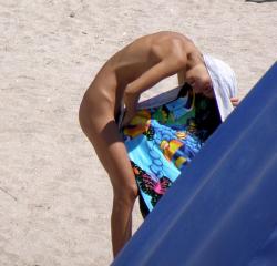 Hot romanian girl naked at the beach 12/17